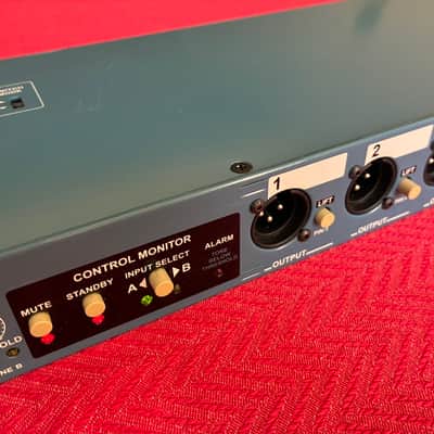 Radial SW8 MK2 8-Channel Passive Auto-Switcher + 2 Power Supplies ! image 3