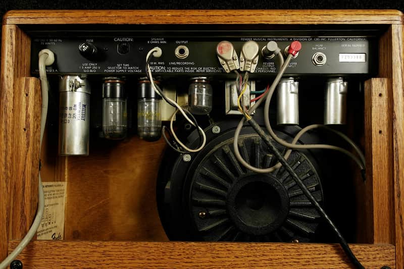 Fender	Super Champ Deluxe 18-Watt 1x10" Guitar Combo	1982 - 1985 image 3