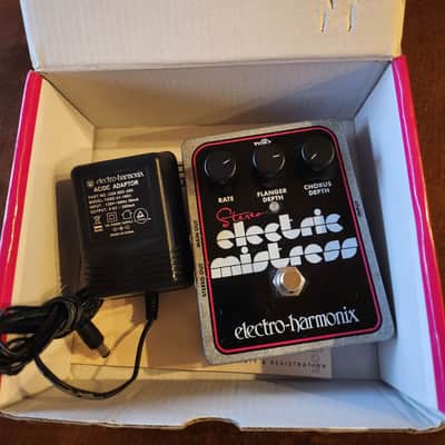 Electro-Harmonix Stereo Electric Mistress Flanger / Chorus 2007 - Present - Black / Pink image 6