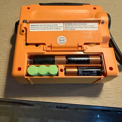 GRUNDIG FR-200 Emergency Radio Battery Crank  SW/AM/FM Flashlight Case Working! image 7