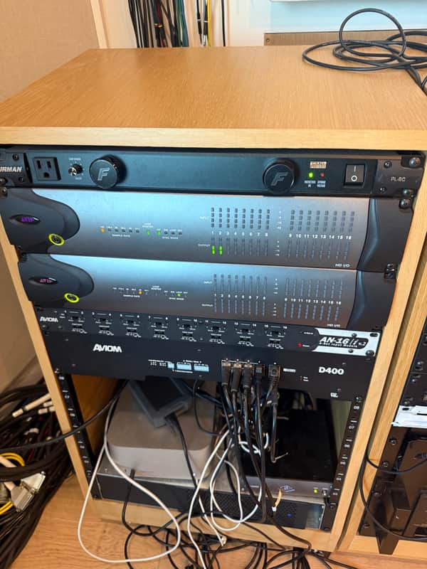 Universal Audio UAD-2 Satellite Thunderbolt 3 OCTO Core Desktop DSP Accelerator 2019 - Present - Gray image 1