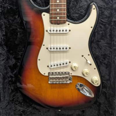 Fender Jimi Hendrix Voodoo Stratocaster with Rosewood Fretboard 1998 - 2000 - 3-Color Sunburst image 2