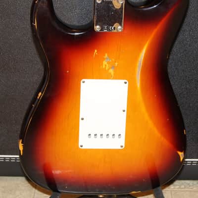 Fender Custom Shop 1963 Stratocaster Relic 3-Tone Sunburst image 5