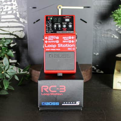 Preowned Boss RC-3 Loop Station Looper Pedal w/ Box image 2