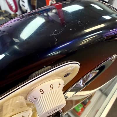Fender American Stratocaster 2001, Sunburst with Case - Pre Owned image 16