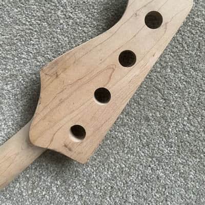 20 Frets Rosewood Fingerboard 4 String Jazz Bass Style Maple Neck image 5