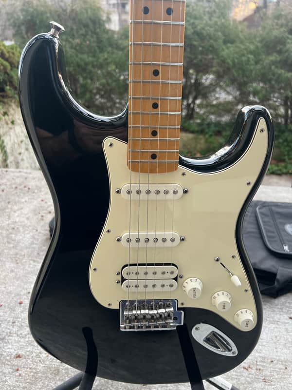 Fender Standard Stratocaster HSS Maple Neck 2010 - Black image 1