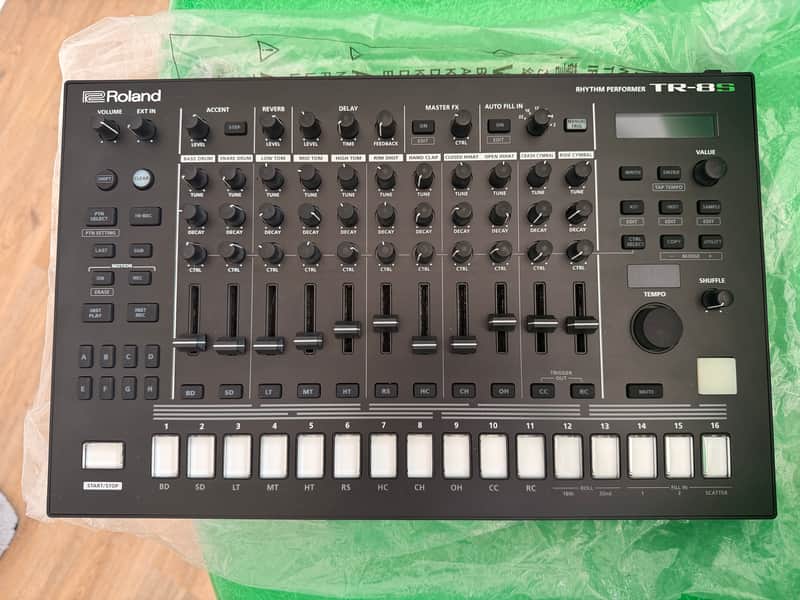 Roland TR-8S AIRA Rhythm Performer with Sample Playback
