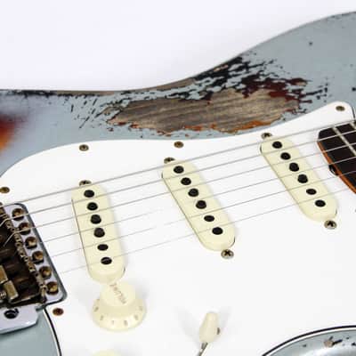 2025 Fender Custom Shop 1965 Stratocaster Super Heavy Relic - Super Faded Aged Firemist Silver over 3 Color Sunburst image 3