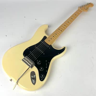Fender American Standard Stratocaster with Maple Fretboard 2008 - 2012 - Olympic White    Super Clean , W Fender HSC image 2