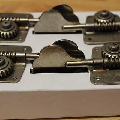Real Life Relics Fender® Aged 70's Bass Tuners (Fender® 0076568049.   [DS3]) image 2