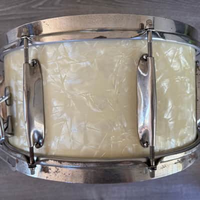 WFL Ludwig 1940s Era Zephyr Lug Snare Drum 7x14 White Marine Pearl image 4