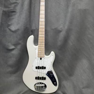 Lakland Skyline DJ-4 Darryl Jones Signature 4-String with Maple Fretboard White Pearl image 3