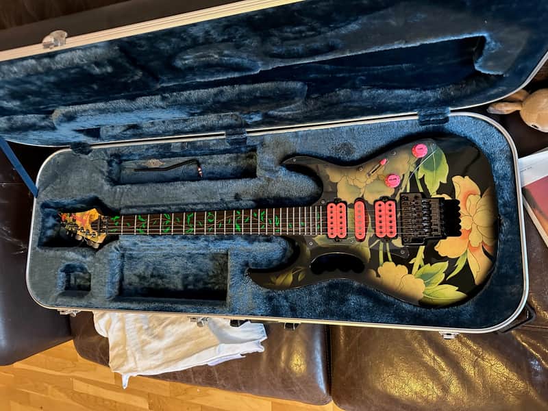 Ibanez JEM77 Floral Pattern初期スティーヴヴァイモデル Ibanez 1991 JEM77-FP Steve Vai Signature Black Floral Pattern