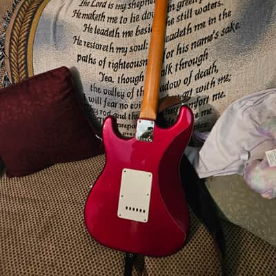 Squier Classic Vibe '60s Stratocaster with Laurel Fretboard 2019 - Present - Candy Apple Red image 2