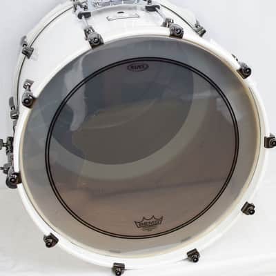 Mapex Bassdrum Saturn Series 22"x18" Arctic White image 5