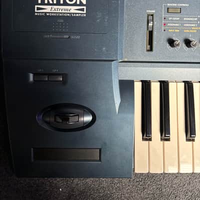 Korg Triton Extreme 61-Key 120-Voice Polyphonic Workstation 2005 - 2009 - Black image 6