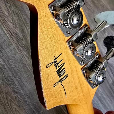 Fender JMJ mustang bass R.worn 2023 - Nitrocellulosique road worn image 7