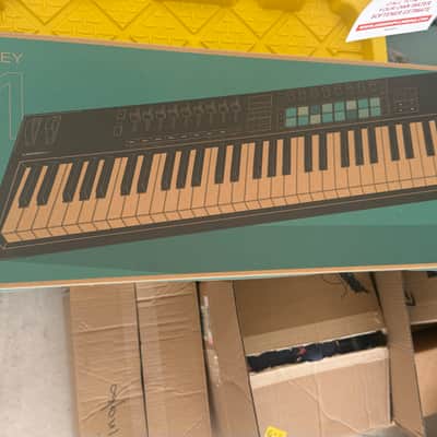 Novation Launchkey 61 MKIV MIDI Keyboard Controller 2024 - Present - Black image 6