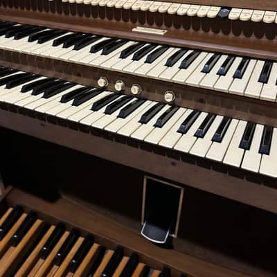 Allen Organ with 32-Note Concave Pedalboard, Allen Speaker, & Bench! image 7
