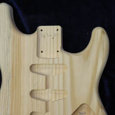 1 Piece 40yr Aged Pine Strat Style body - 3lbs 7oz #3667 *IMPORT CHARGES INCLUDED image 3
