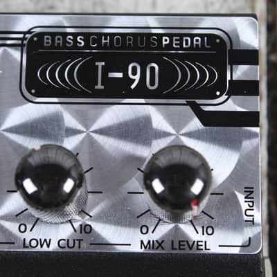 Eden I90 Professional Chorus Electric Bass Guitar Effects Pedal w Power Supply image 4