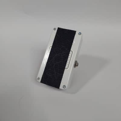 Electro-Harmonix Nano Battalion Bass Preamp and Overdrive image 12