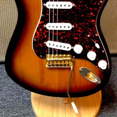 Fender '97 Collector's Edition Stratocaster 1997 - 3-Color Sunburst image 4