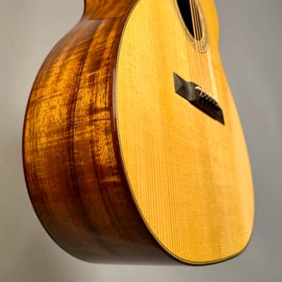 Martin Custom Shop 14-Fret 00 'Deep Body' Adirondack & Koa image 8