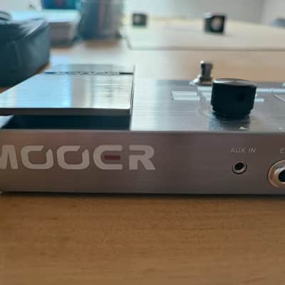 Mooer GE-200 Guitar Multi-Effects Unit including Pedal carrying bag image 7