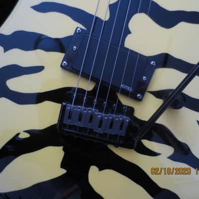 Kramer Baretta/George Lynch Custom paint Tiger .....Mint condition great deal image 7