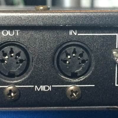 Roland GM-70 guitarsynth MIDI CONVERTER MODULE (110 volt, comes from the USA) 19” rack / synthguitar image 5