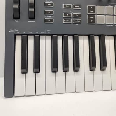 Novation FLkey 37 MIDI Keyboard Controller 2022 - Present - Black image 2