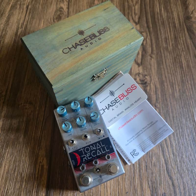 Chase Bliss Audio Tonal Recall Analog Delay 2016 - 2017 - Graphic with Blue Knobs