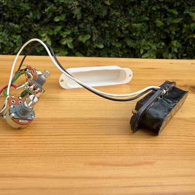 TESTED/PULLED OFF Squier Bronco Bass - Complete Pickup + Full Wiring Harness 2024 - White image 4