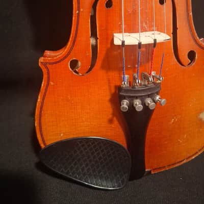 Suzuki 3/4 Violin w/case, bow, and rosin image 4