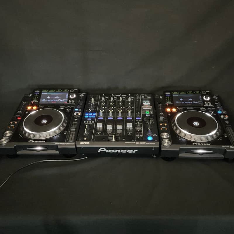 Pioneer CDJ 2000 Nexus Set with DJM 900SRT Serato DJ Edition image 1