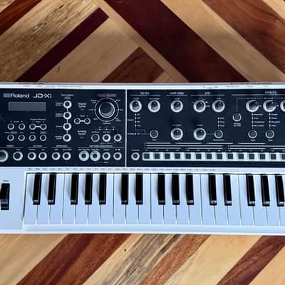 Roland JD-Xi 37-Key Analog/Digital Crossover Synthesizer 2015 - Present - White image 2