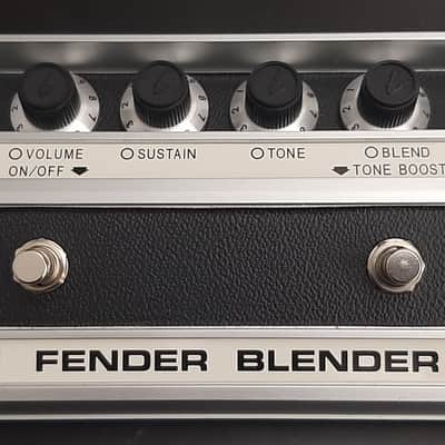 2000s - Boxed with Manual - Vintage Fender Blender Fuzz 2005 - 2010 - Silver image 4