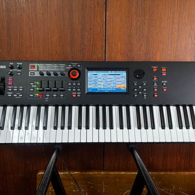 Yamaha MODX6+ 61 Semi-weighted Key Synthesizer w/ box