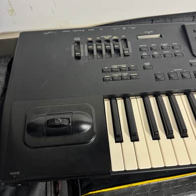 Korg I3 Workstation/Arranger Keyboard (90s model) image 2