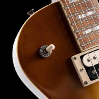 Cort Elevate Your Sound: Cort CR300ATB Electric Guitar with EMG Pickups, Aged Vintage Burst Excellence imagen 6