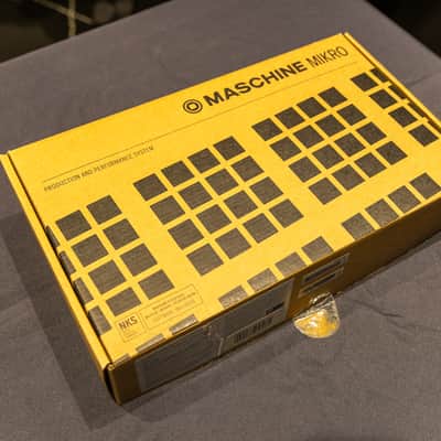 Native Instruments Maschine Mikro MKIII 2017 - Black image 2