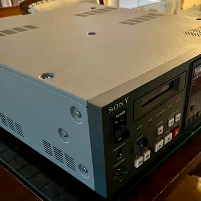 SONY DAT PCM-7030 PROFESSIONAL DIGITAL AUDIO TAPE RECORDER WITH TIME CODE - EXCELLENT CONDITION - LOW HOURS! image 2