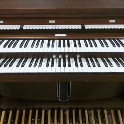 Allen Organ w/ Allen Speakers, 32-Note Pedalboard & Bench! Excellent image 1