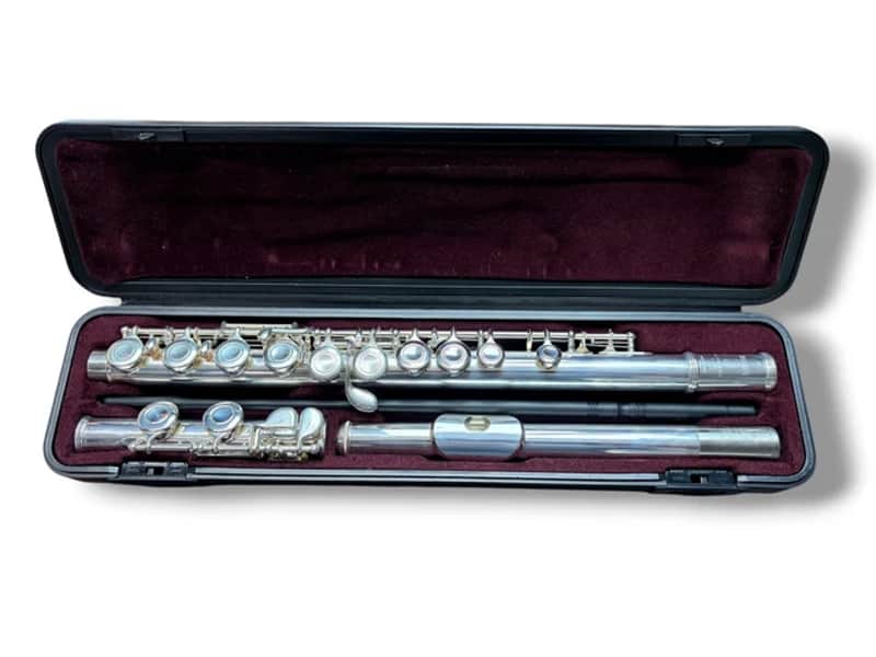 Yamaha YFL-211 Flute outfit image 1