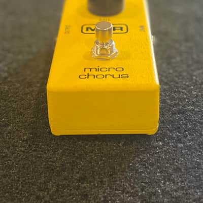 MXR M148 Micro Chorus Yellow Modulation Effect Pedal for Electric Guitar image 12