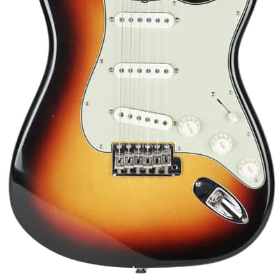 2025 Fender Custom Shop 1965 Stratocaster Journeyman Compound Radius Aged 3 Tone Sunburst image 2