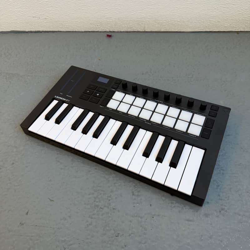 Novation Launchkey Mini MKIII MIDI Keyboard Controller 2019 - Present - Black image 1