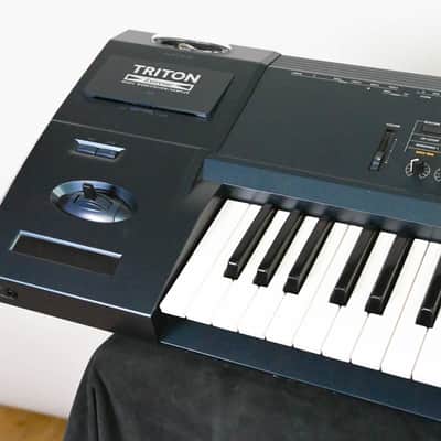 Korg Triton Extreme 76 76-Key 120-Voice Polyphonic Workstation CG012M2 image 5